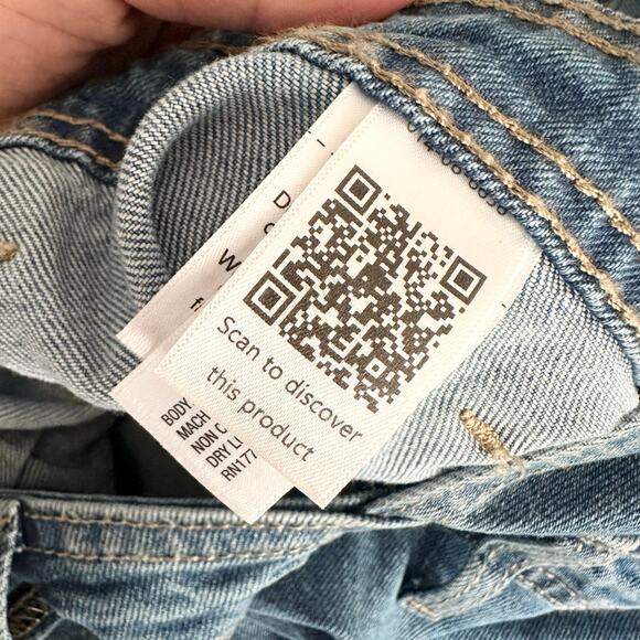 Universal Thread Target Denim Bib Style Low Cut Denim Wide Leg Crop Overalls 4 - Picture 11 of 13